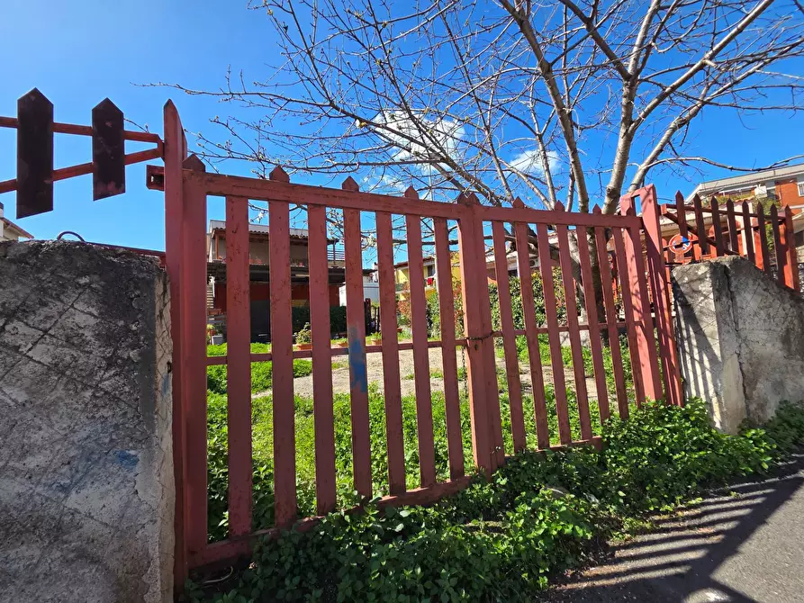 Immagine 30 di Locale commerciale in vendita  in via di collefiorito a Guidonia Montecelio