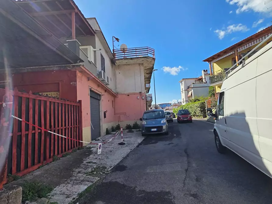 Immagine 33 di Locale commerciale in vendita  in via di collefiorito a Guidonia Montecelio