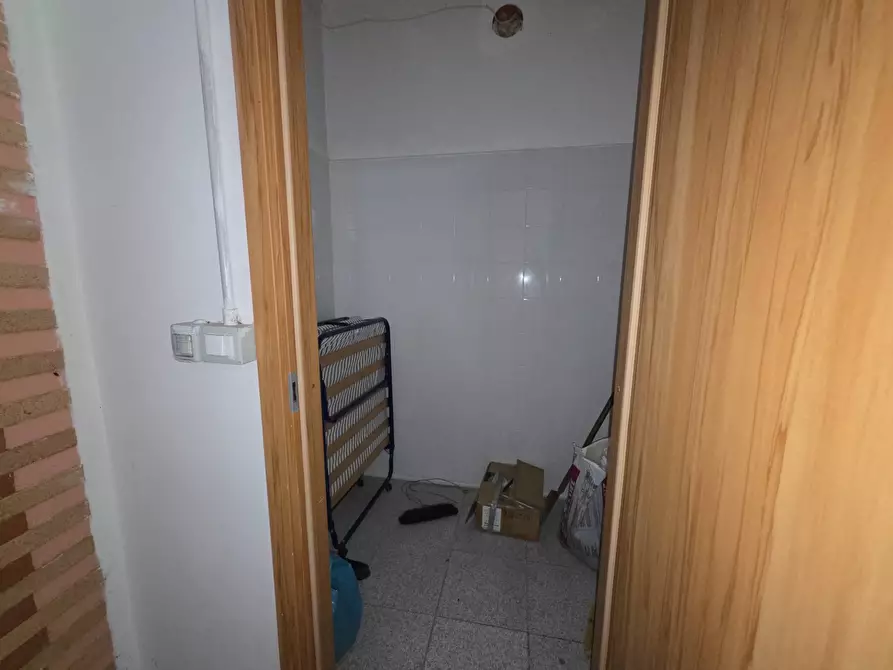 Immagine 26 di Locale commerciale in vendita  in via di collefiorito a Guidonia Montecelio