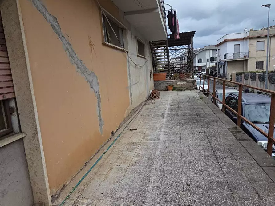 Immagine 38 di Locale commerciale in vendita  in via di collefiorito a Guidonia Montecelio