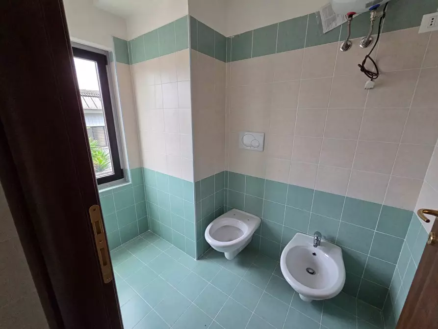 Immagine 19 di Ufficio in affitto  in via dei faggi a Guidonia Montecelio