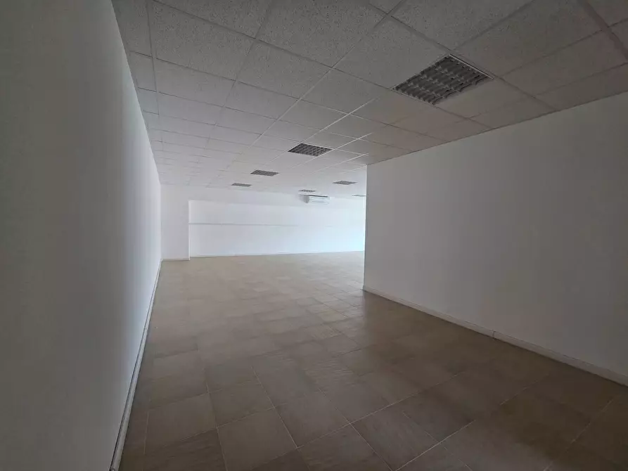 Immagine 6 di Ufficio in affitto  in via dei faggi a Guidonia Montecelio