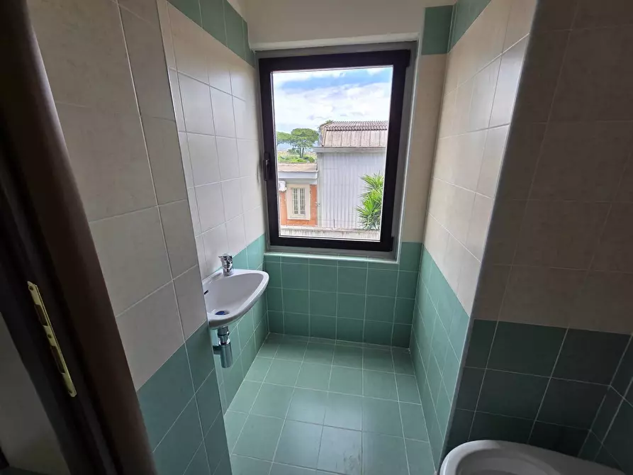 Immagine 24 di Ufficio in affitto  in via dei faggi a Guidonia Montecelio