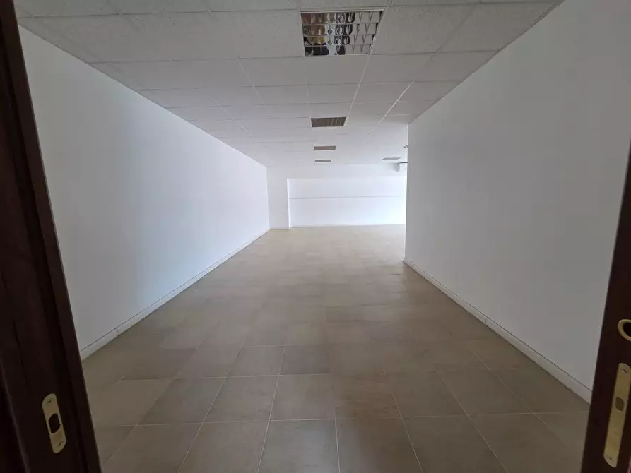 Immagine 9 di Ufficio in affitto  in via dei faggi a Guidonia Montecelio