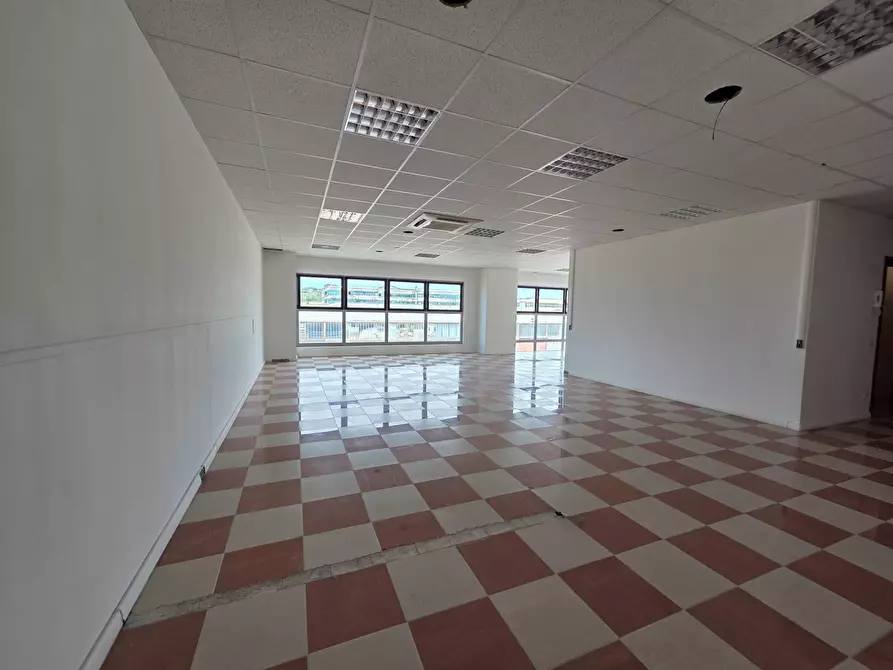 Immagine 11 di Ufficio in affitto  in via dei faggi a Guidonia Montecelio
