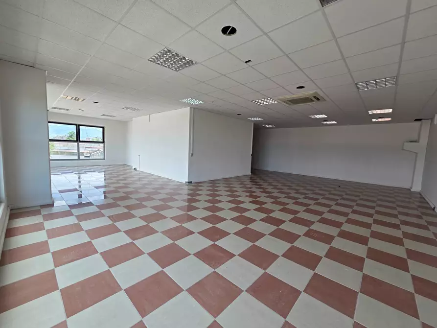 Immagine 13 di Ufficio in affitto  in via dei faggi a Guidonia Montecelio