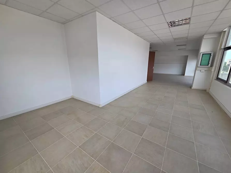 Immagine 7 di Ufficio in affitto  in via dei faggi a Guidonia Montecelio
