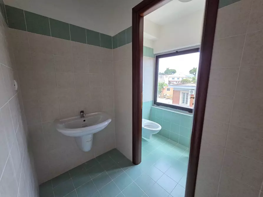 Immagine 10 di Ufficio in affitto  in via dei faggi a Guidonia Montecelio