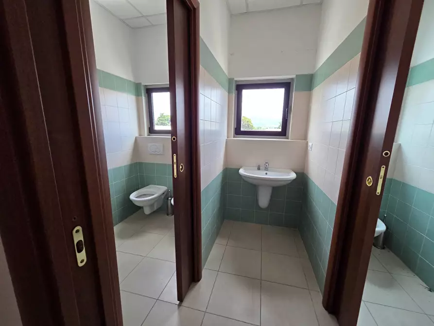 Immagine 15 di Ufficio in affitto  in via dei faggi a Guidonia Montecelio