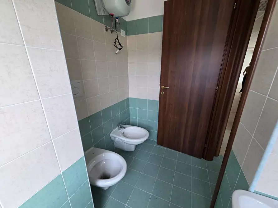 Immagine 12 di Ufficio in affitto  in via dei faggi a Guidonia Montecelio