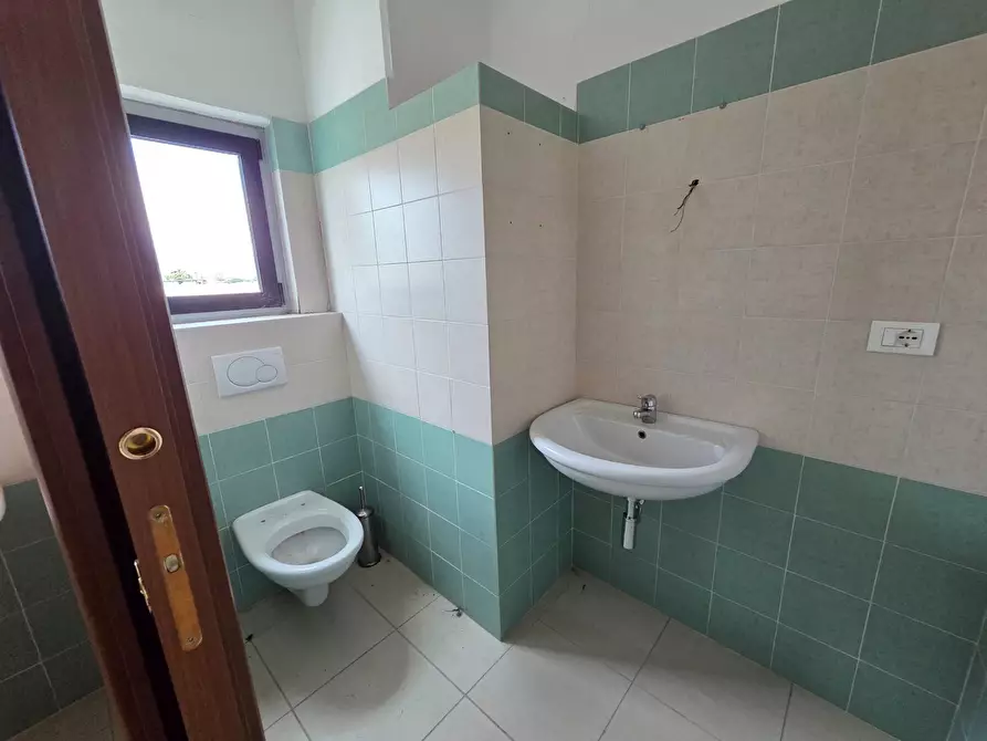 Immagine 13 di Ufficio in affitto  in via dei faggi a Guidonia Montecelio