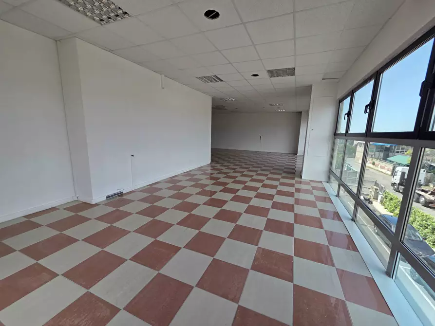 Immagine 6 di Ufficio in affitto  in via dei faggi a Guidonia Montecelio