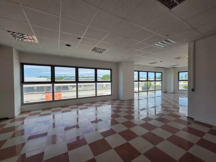 Immagine 5 di Ufficio in affitto  in via dei faggi a Guidonia Montecelio