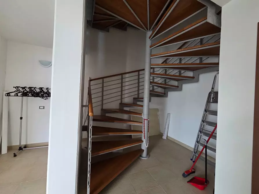 Immagine 14 di Ufficio in affitto  in via dei faggi a Guidonia Montecelio