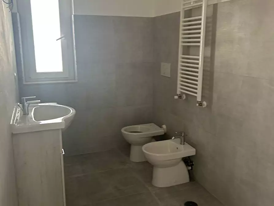 Immagine 63 di Appartamento in vendita  in viale roma a Guidonia Montecelio