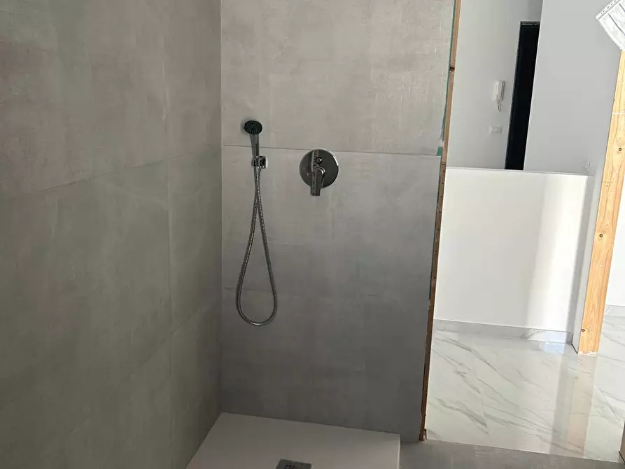 Immagine 64 di Appartamento in vendita  in viale roma a Guidonia Montecelio