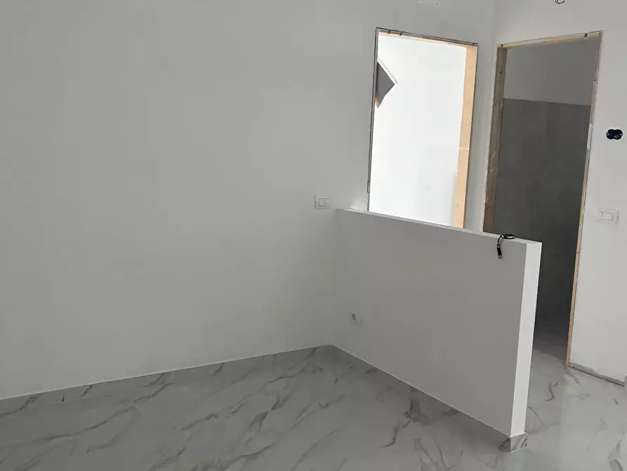 Immagine 69 di Appartamento in vendita  in viale roma a Guidonia Montecelio