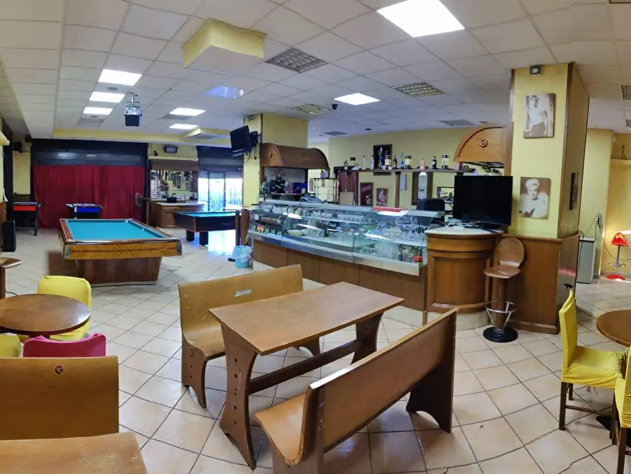 Immagine 30 di Locale commerciale in vendita  in Via Cadorna a Guidonia Montecelio