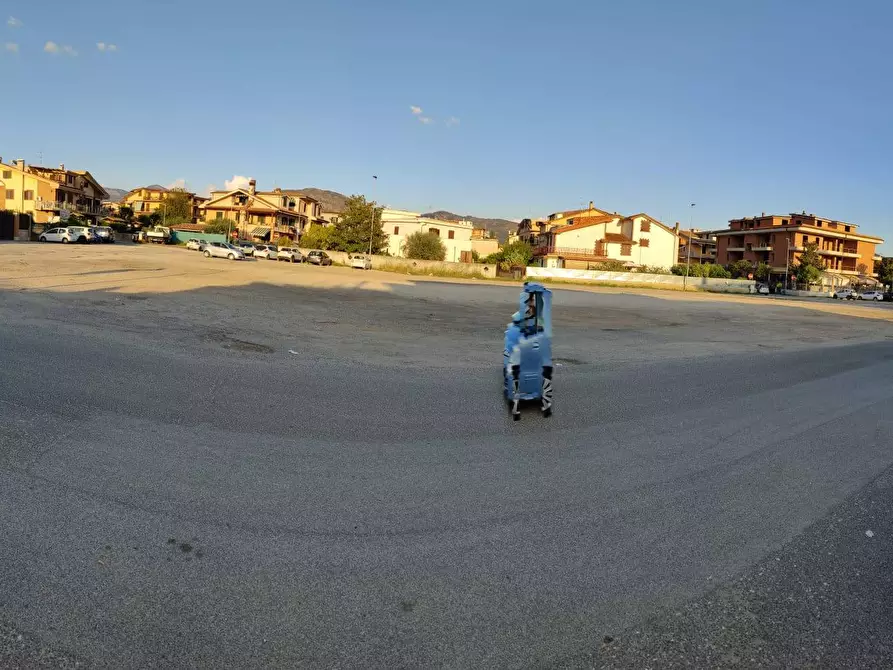 Immagine 31 di Locale commerciale in vendita  in Via Cadorna a Guidonia Montecelio