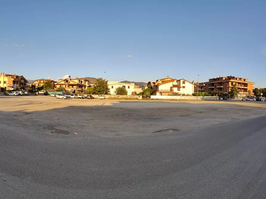 Immagine 32 di Locale commerciale in vendita  in Via Cadorna a Guidonia Montecelio