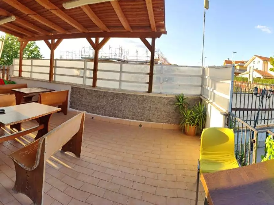 Immagine 2 di Locale commerciale in vendita  in Via Cadorna a Guidonia Montecelio