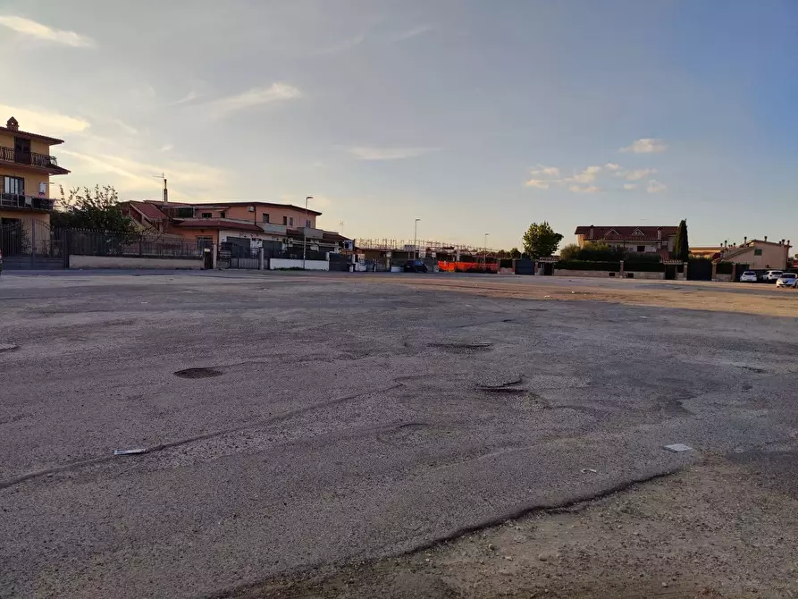 Immagine 36 di Locale commerciale in vendita  in Via Cadorna a Guidonia Montecelio