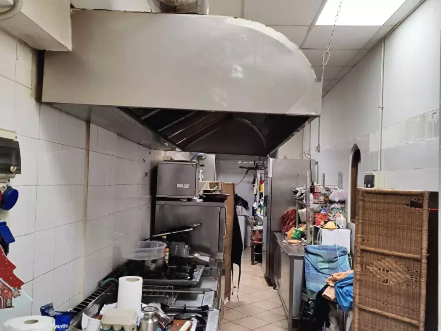 Immagine 38 di Locale commerciale in vendita  in Via Cadorna a Guidonia Montecelio