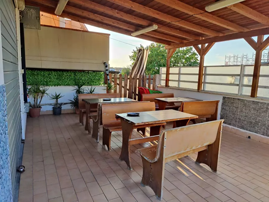 Immagine 40 di Locale commerciale in vendita  in Via Cadorna a Guidonia Montecelio