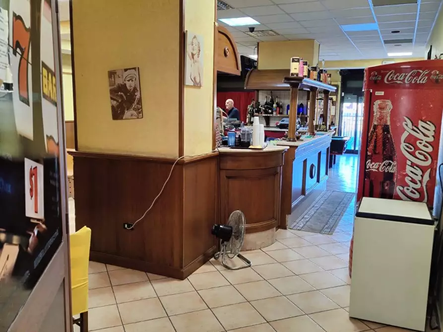 Immagine 41 di Locale commerciale in vendita  in Via Cadorna a Guidonia Montecelio
