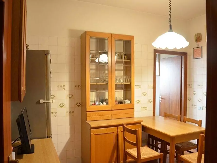 Immagine 29 di Villa in vendita  in VIA OGLIO a Guidonia Montecelio