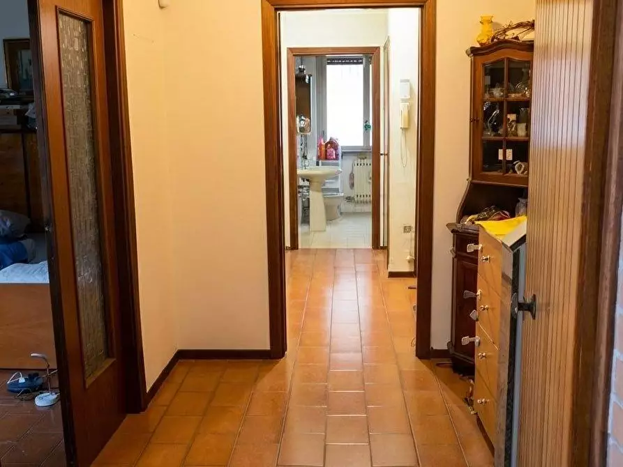 Immagine 31 di Villa in vendita  in VIA OGLIO a Guidonia Montecelio