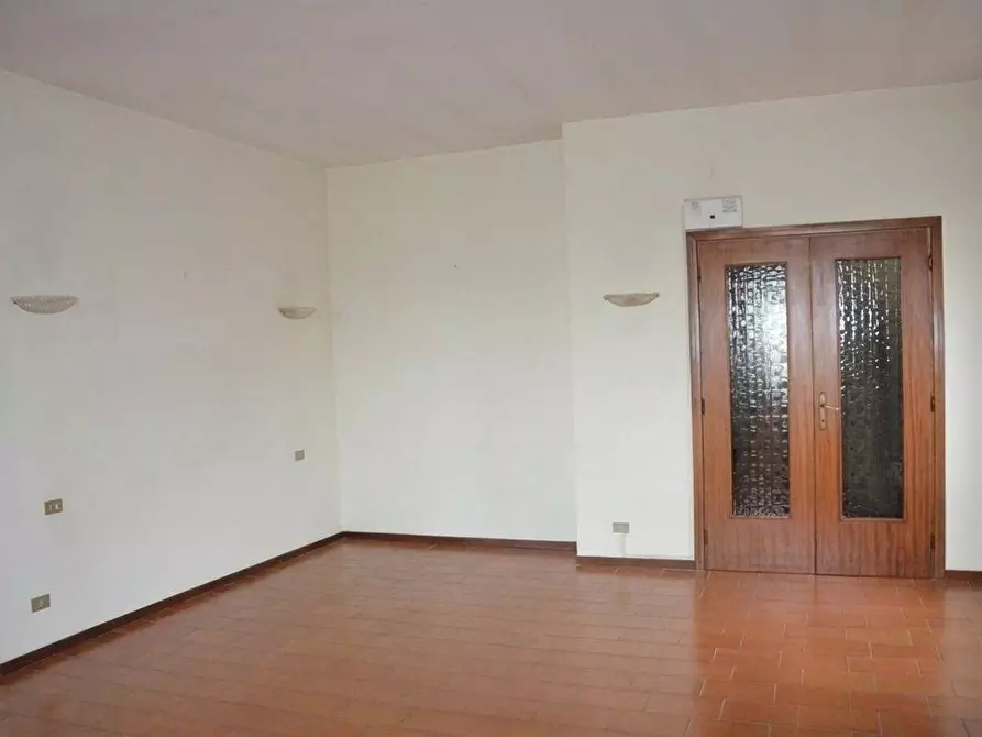 Immagine 35 di Villa in vendita  in VIA OGLIO a Guidonia Montecelio