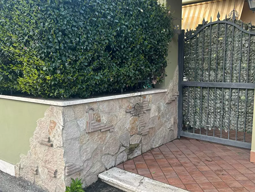 Immagine 4 di Casa semindipendente in vendita  in LARGO LIBORIO ROMANO a Guidonia Montecelio