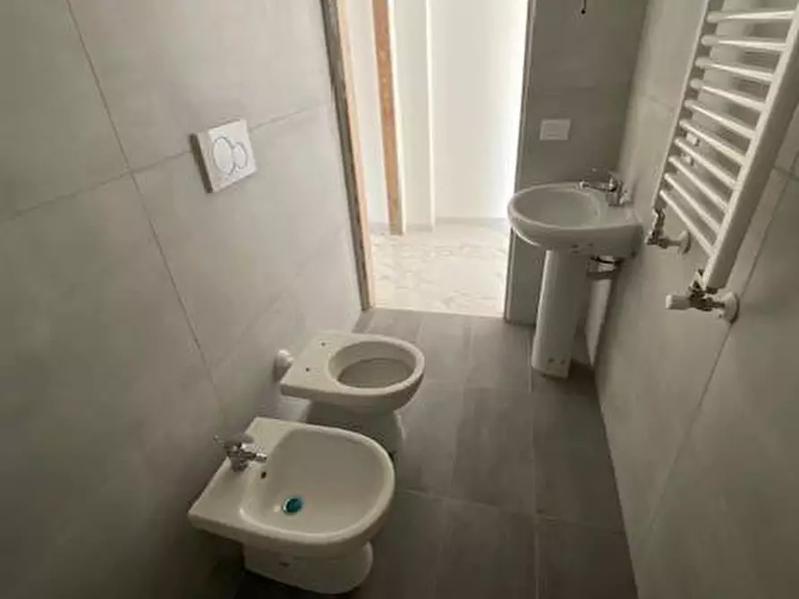 Immagine 10 di Appartamento in vendita  in via Appio Claudio a Guidonia Montecelio