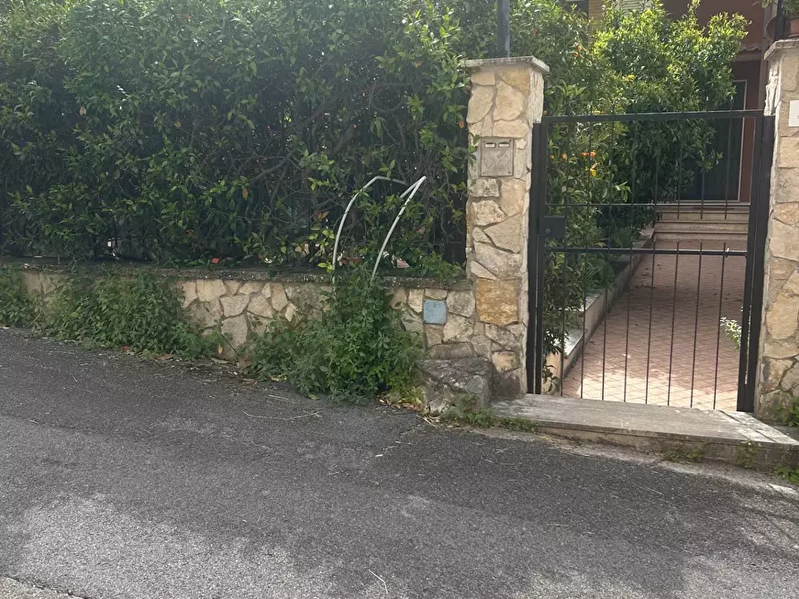 Immagine 2 di Casa semindipendente in vendita  in VIA OGLIO a Guidonia Montecelio