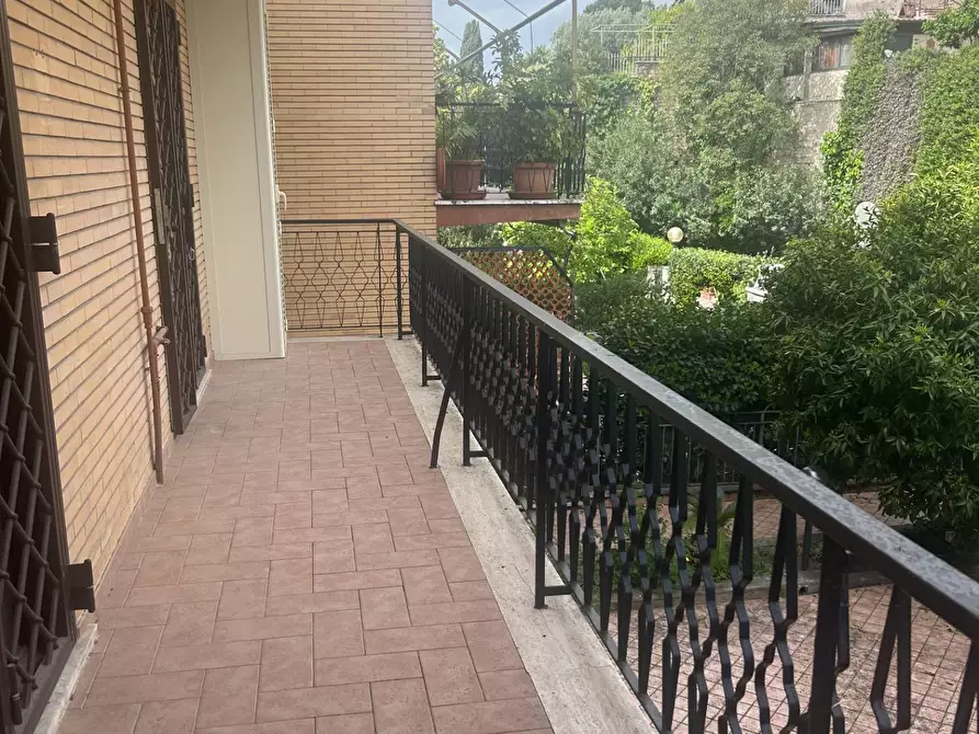 Immagine 10 di Casa semindipendente in vendita  in VIA OGLIO a Guidonia Montecelio