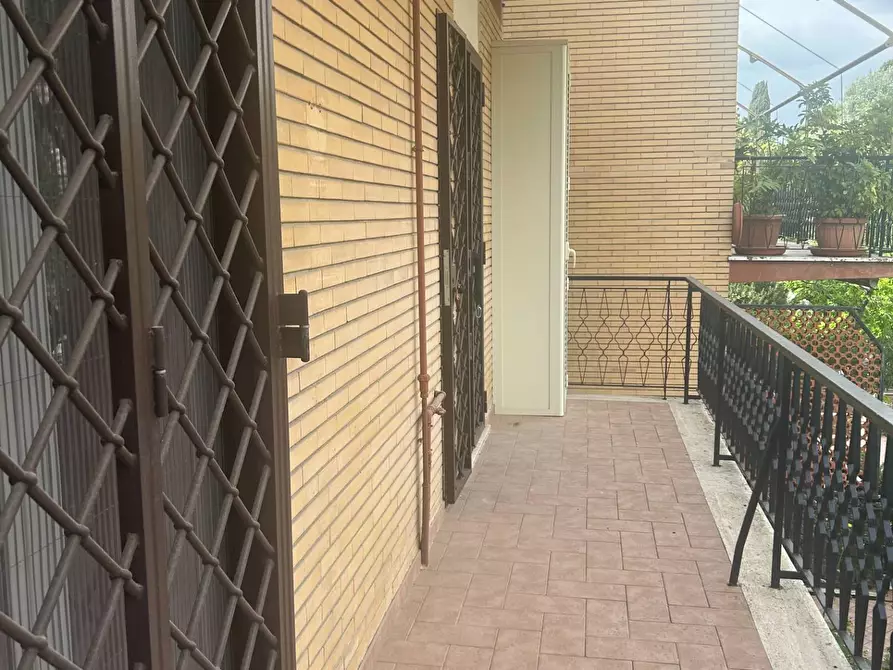 Immagine 11 di Casa semindipendente in vendita  in VIA OGLIO a Guidonia Montecelio