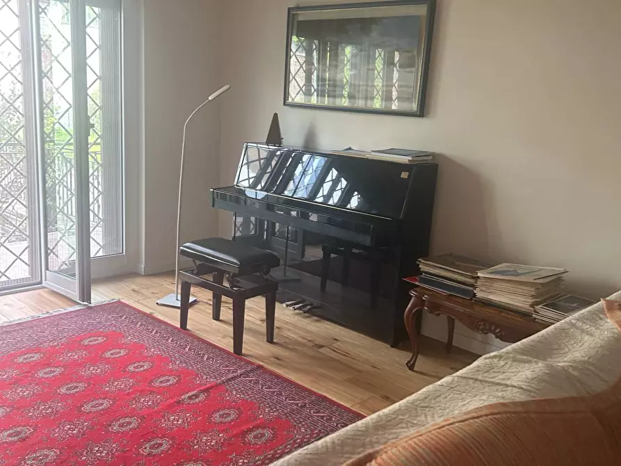 Immagine 13 di Casa semindipendente in vendita  in VIA OGLIO a Guidonia Montecelio