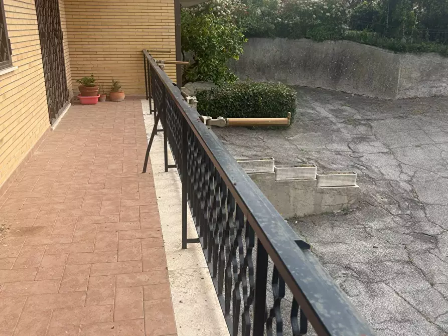 Immagine 40 di Casa semindipendente in vendita  in VIA OGLIO a Guidonia Montecelio