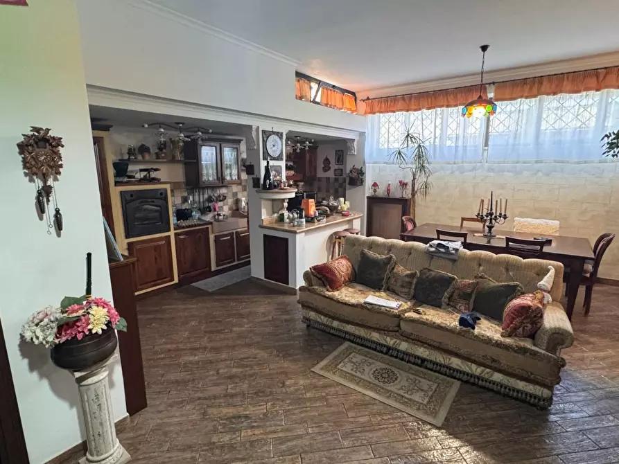Immagine 1 di Casa semindipendente in vendita  in LARGO LIBORIO ROMANO a Guidonia Montecelio