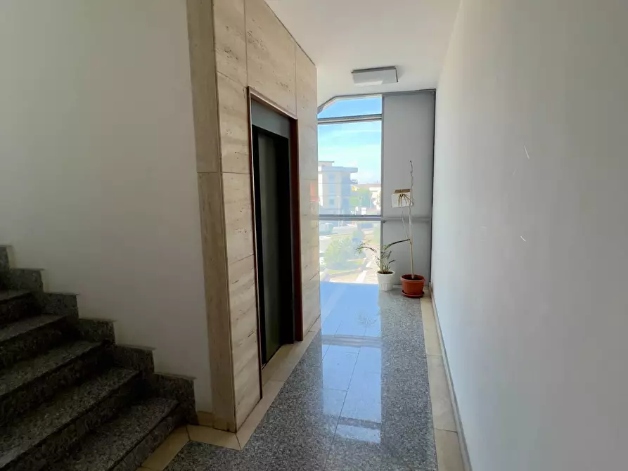 Immagine 13 di Ufficio in vendita  in VIA NAZIONALE TIBURTINA 280 a Guidonia Montecelio