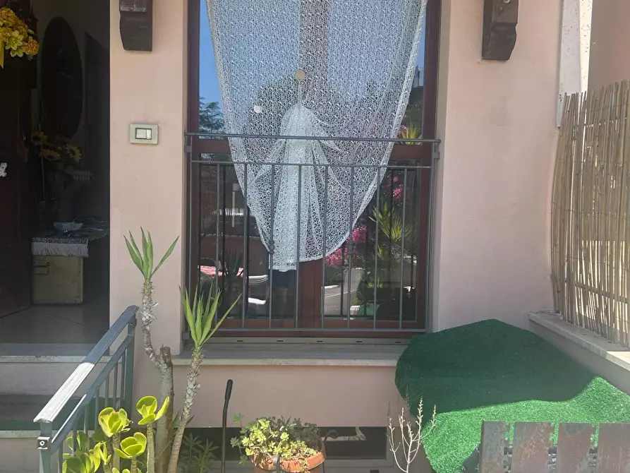 Immagine 11 di Casa semindipendente in vendita  in Via Campo dei FIORI a Guidonia Montecelio