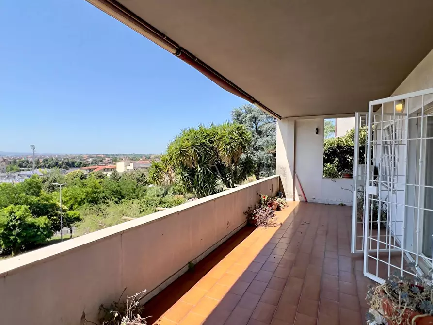 Immagine 5 di Villa in vendita  in VIA OGLIO a Guidonia Montecelio
