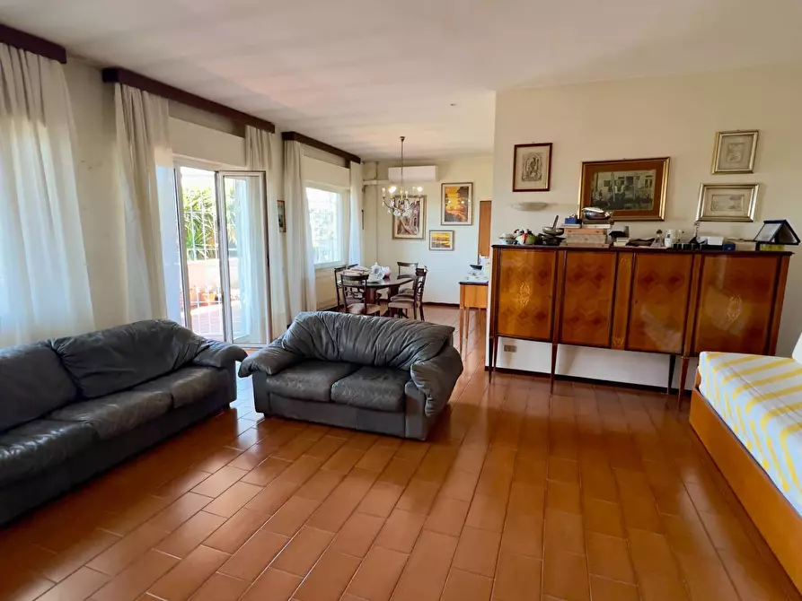 Immagine 10 di Villa in vendita  in VIA OGLIO a Guidonia Montecelio