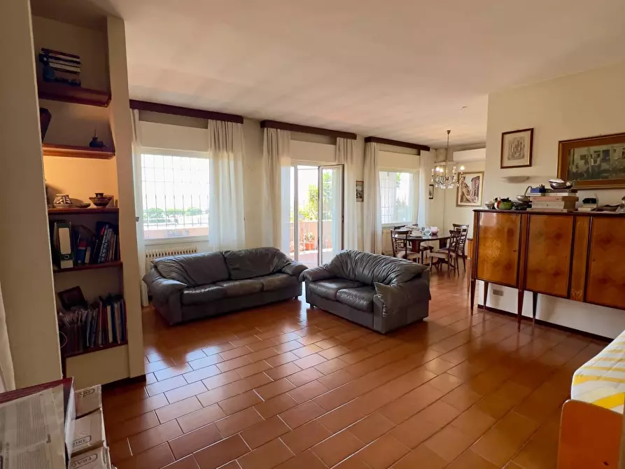 Immagine 12 di Villa in vendita  in VIA OGLIO a Guidonia Montecelio