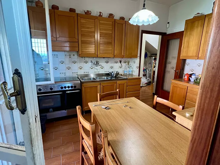 Immagine 18 di Villa in vendita  in VIA OGLIO a Guidonia Montecelio