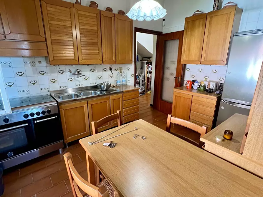 Immagine 19 di Villa in vendita  in VIA OGLIO a Guidonia Montecelio