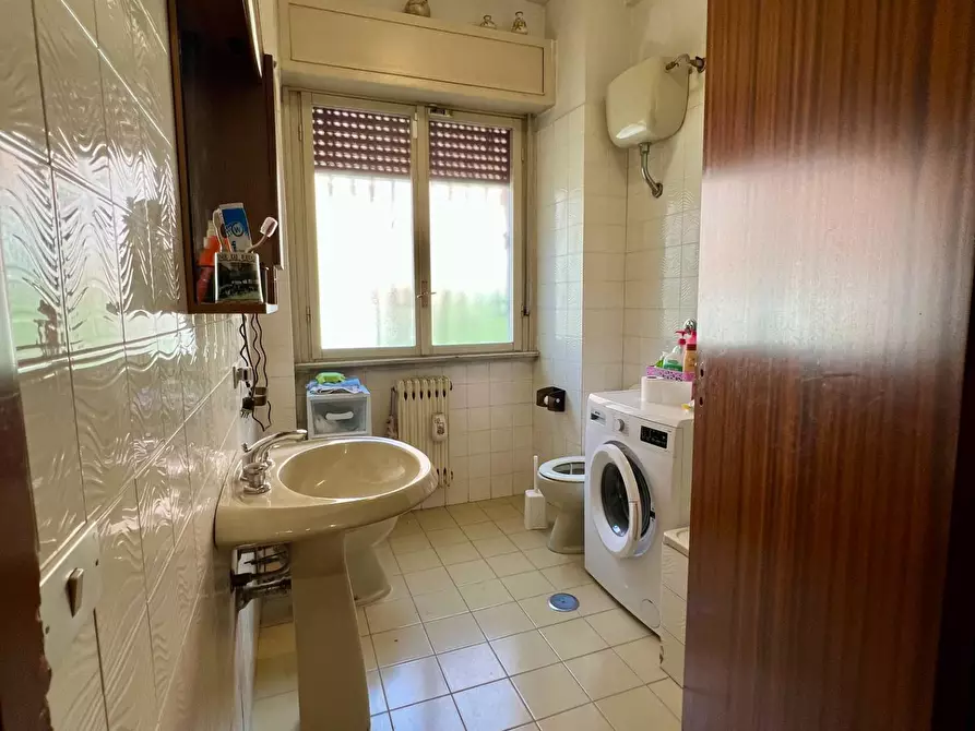 Immagine 25 di Villa in vendita  in VIA OGLIO a Guidonia Montecelio