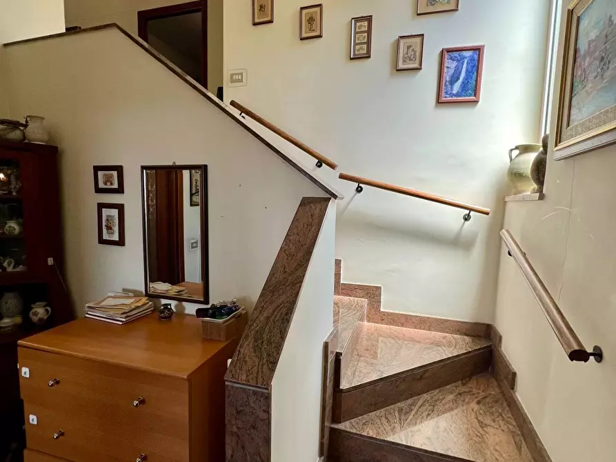 Immagine 26 di Villa in vendita  in VIA OGLIO a Guidonia Montecelio