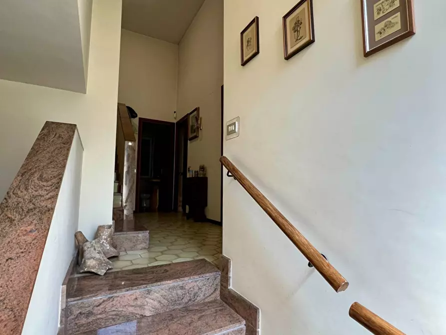 Immagine 28 di Villa in vendita  in VIA OGLIO a Guidonia Montecelio